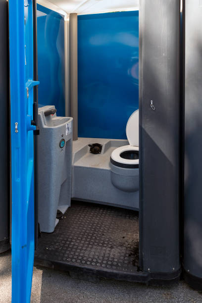 Best Porta potty delivery and setup  in Meadowlakes, TX